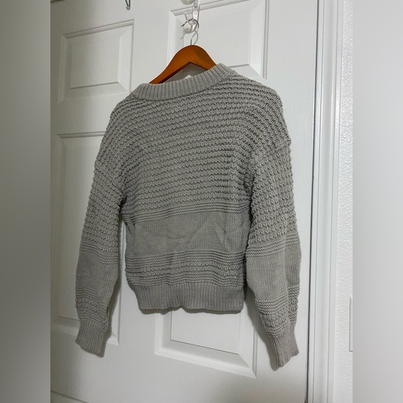 Universal Thread grey sweater - Picture 4 of 4